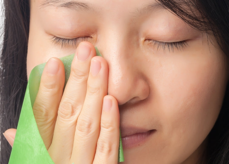 lady with oil blotting sheet